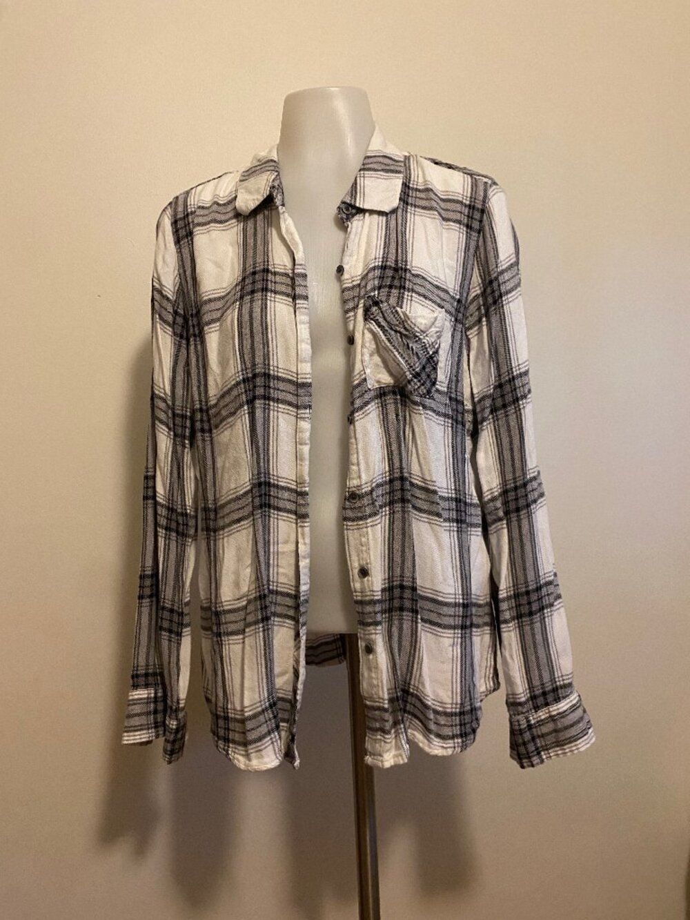 Maurices White And Gray Button Front Flannel Shirt